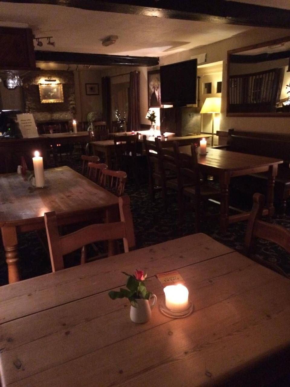 The Radnor Arms Hotel Malmesbury Exterior foto